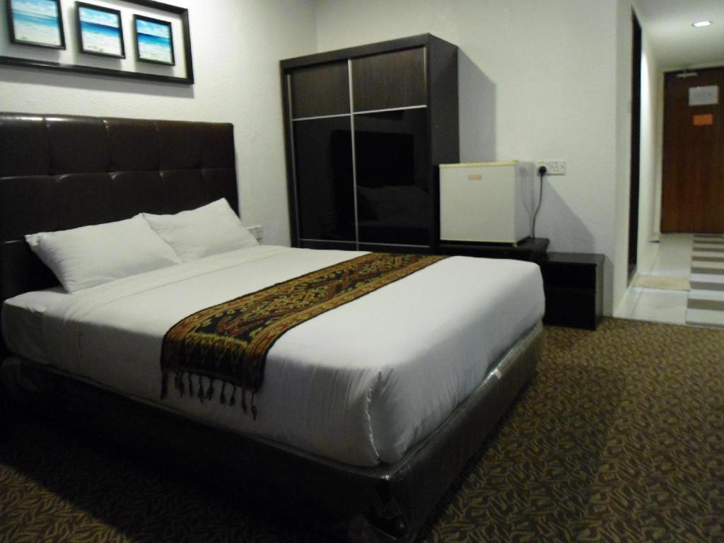 Regent Hotel Bintulu Exterior photo