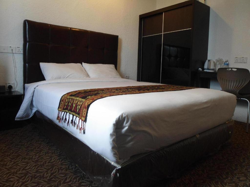 Regent Hotel Bintulu Exterior photo