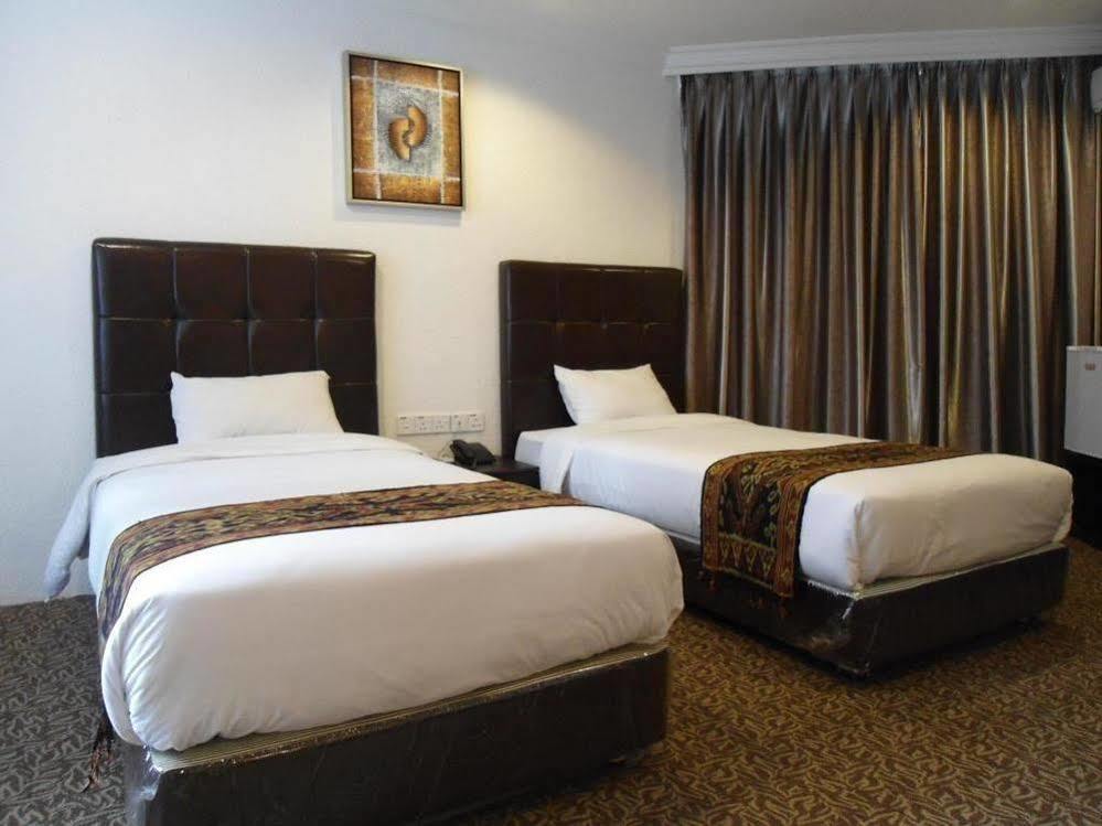 Regent Hotel Bintulu Exterior photo
